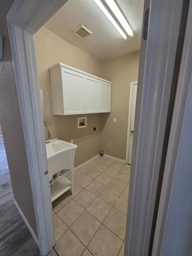 Photo - 8173 Viburnum Ave