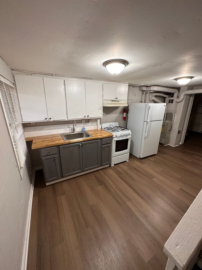 Recently Remodeled 2bd Home In East York! - Recently Remodeled 2bd Home In East York!