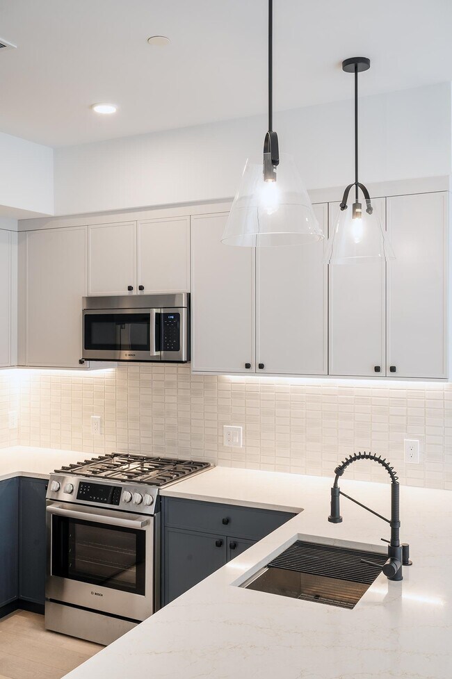 Photo - 425 3rd St Unit #319