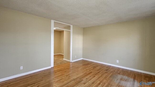 Photo - 712 Larry Dr