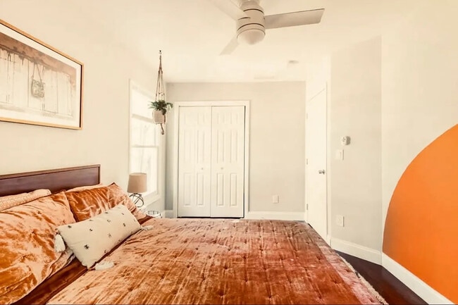 Photo - Room in House on Bridges Ave SW