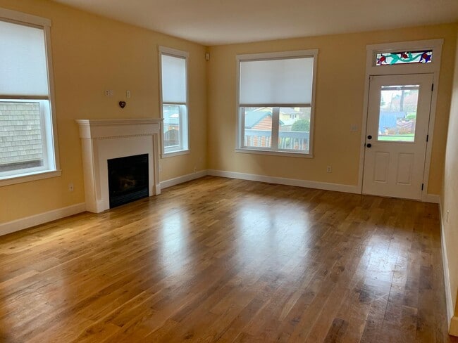 Photo - Spacious 3 bedroom Costal Home with Vaulte...