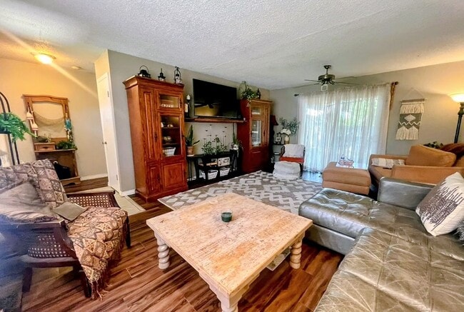 Photo - 806 S Walnut St