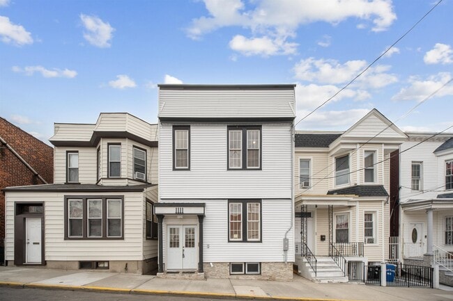 Building Photo - 1111 53rd St Unit B