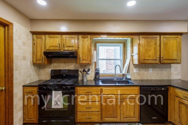 Photo - 2024 S Downing St