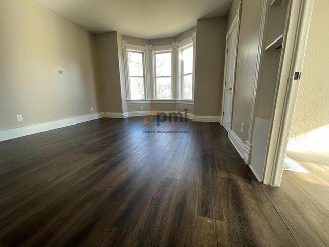 Photo - 424 E 10th St Unit 1