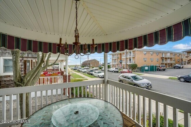 Photo - 114 McCabe Ave