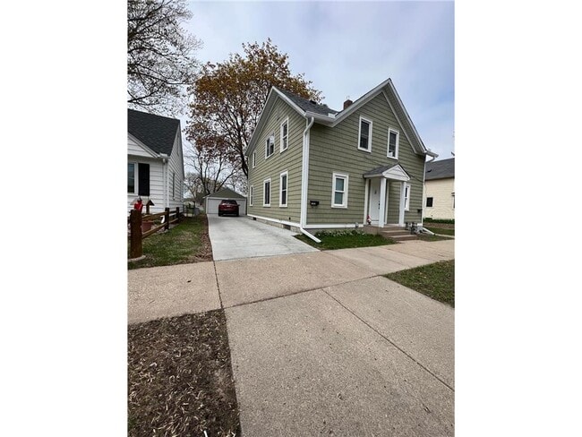 Building Photo - 1035 Winslow Ave