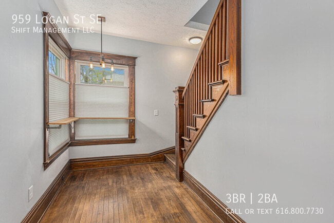 Photo - 959 Logan St SE