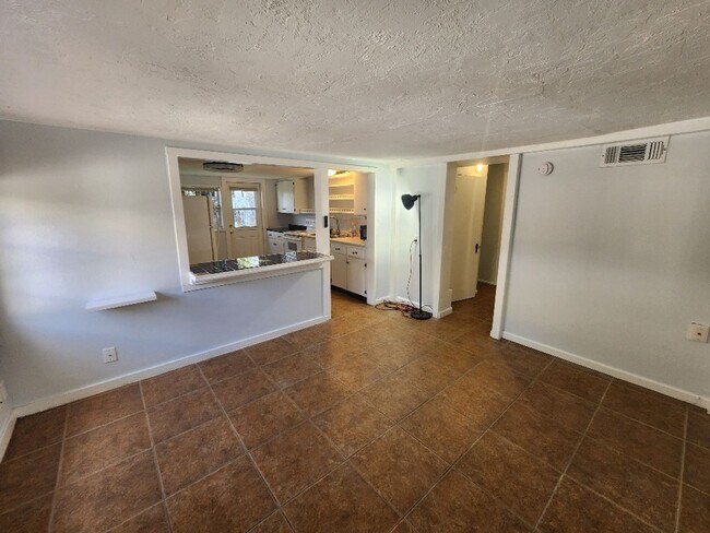 Photo - Quaint 1 bed 1bath Apartment Unidad 104 Charlotte