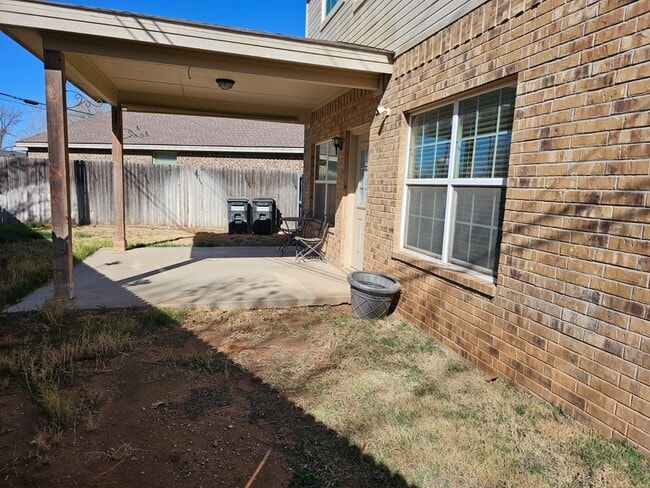 Photo - 604 NE Ave E Pl