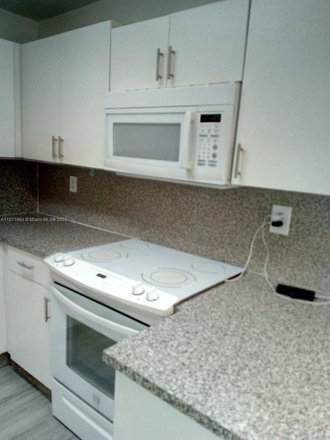 Photo - 550 SW 115th Ave