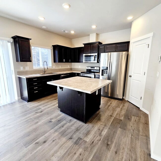 Photo - Immaculate and spacious 3 bed townhouse in convenient CK location