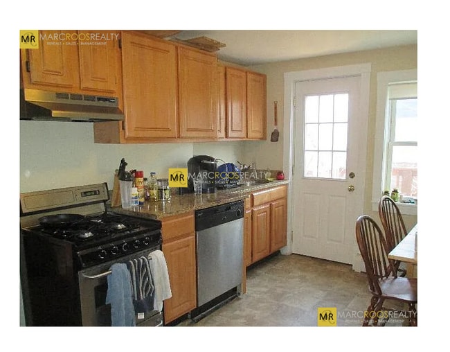 Building Photo - 266 Gold St Unit 3