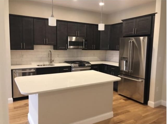 Building Photo - 169 W Broadway Unit 302