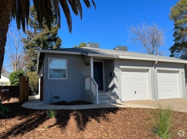 Building Photo - Beautiful Duplex Home near UC Davis Medica...
