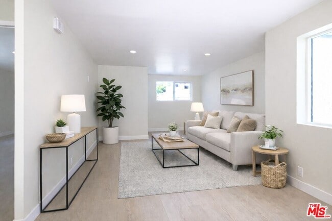 Photo - 2718 W 70th St