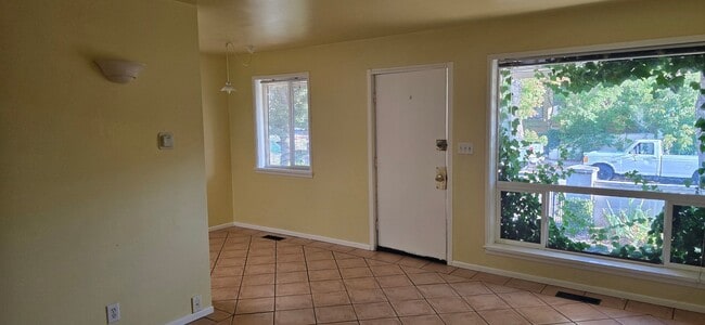 Photo - 903 Laird Ave S