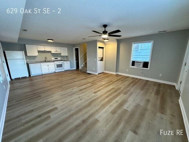 Building Photo - 629 SE Oak St Unit 2