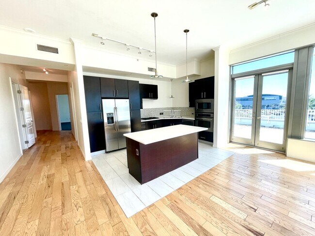 Photo - Highrise with view of Sphere Unit 402