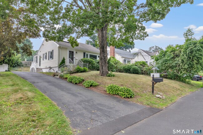 Photo - 215 Bennett St