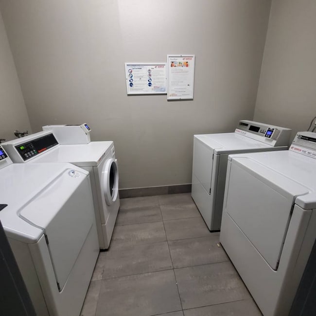 Photo - 8811 Burton Wy Unidad 216