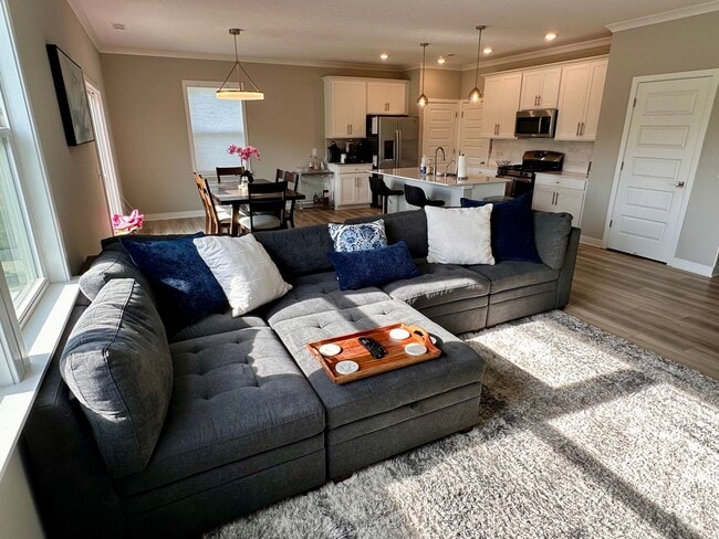 Photo - 721 Scarsdale Ln