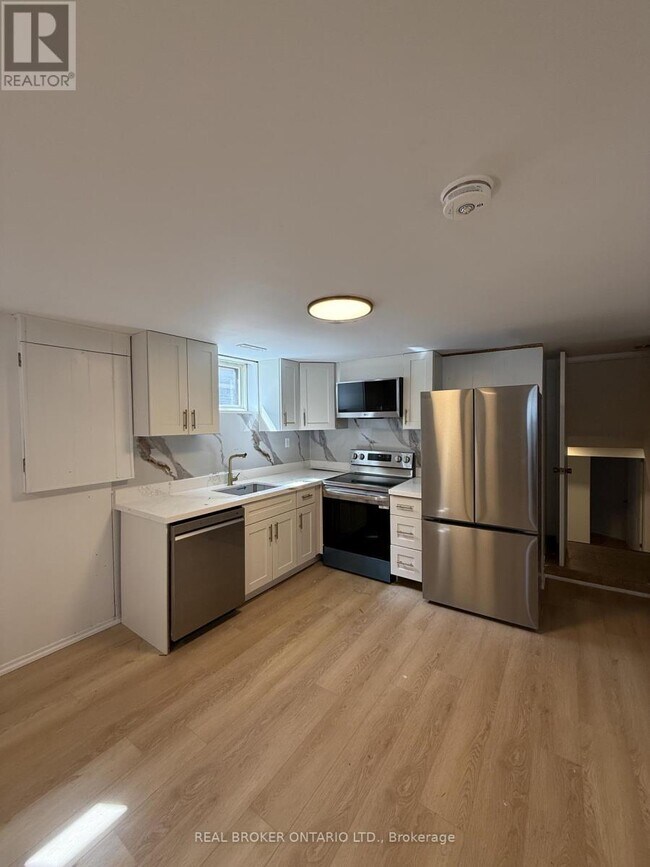 Photo - 214 Fairglen Ave