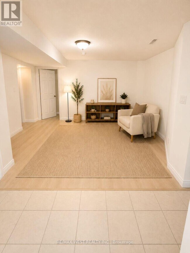 7 Waltham Dr