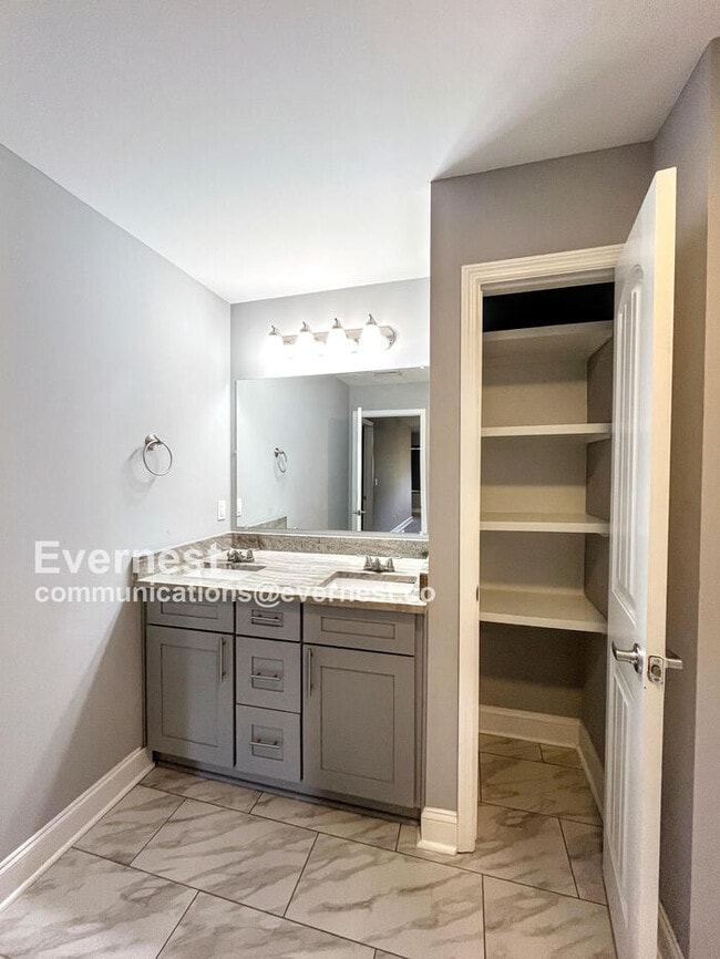 Photo - 3203 Curtis St