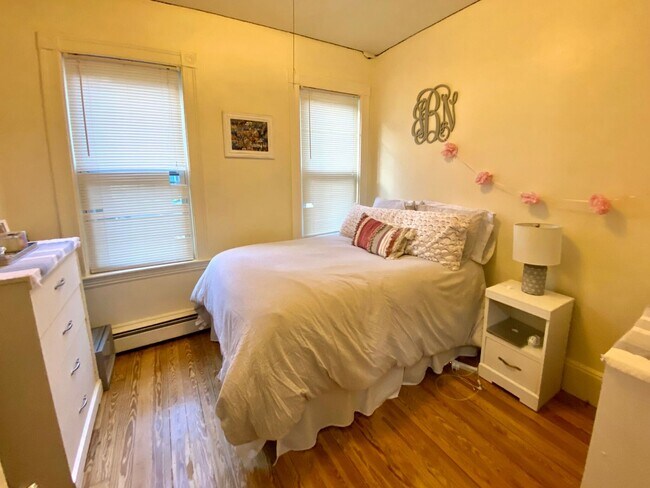 Photo - Central Location, Eat-in Kitchen, Laundry on a Site