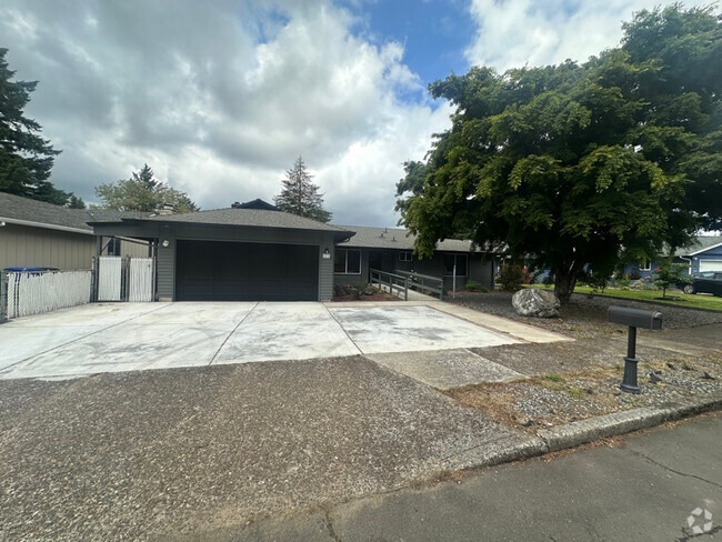 Building Photo - 633 SE 156th Ave Rental