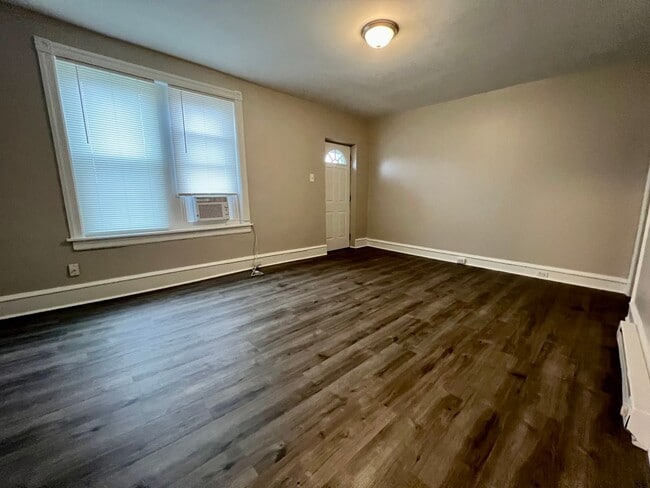 Photo - Beautiful 4-Bedroom/1.5-Bathroom Apartment...