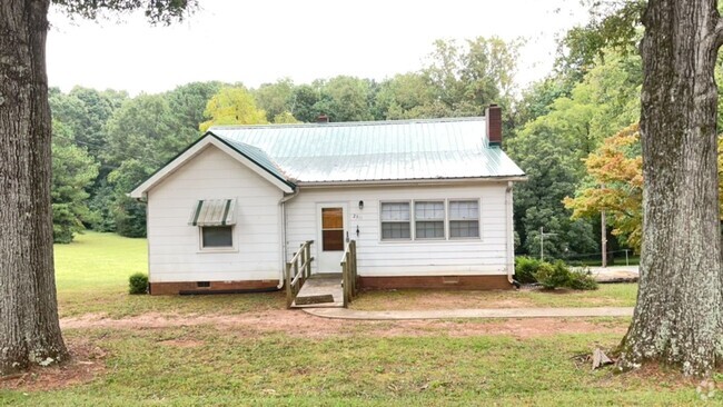 Building Photo - Two bedroom home in Charlotte - Spacious h...