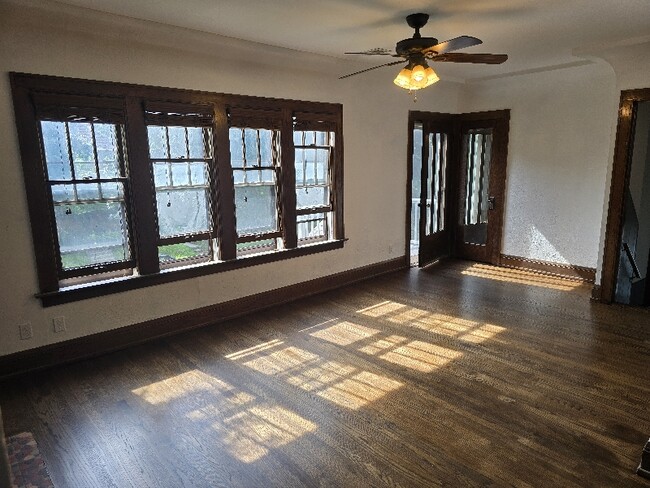 Photo - 3246 S Indiana Ave Apartment