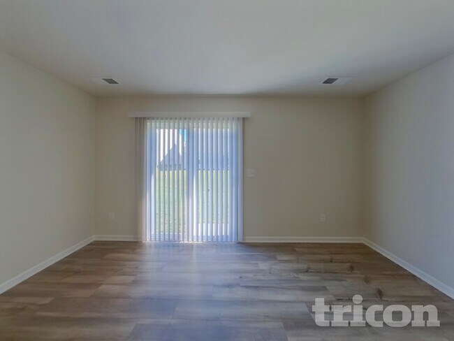 Photo - 4018 Rustling Grass Trl