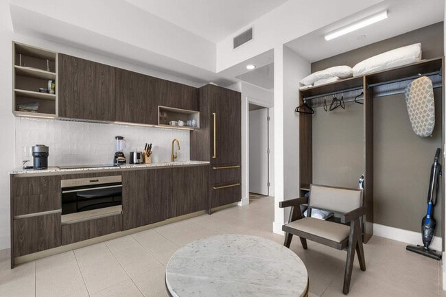 Photo - 159 NE 6th St Unidad SI FL49-ID1255896P