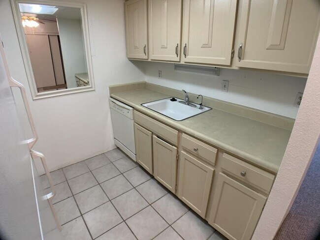 Photo - 1250 Golden Cir Unidad 408