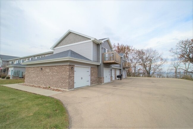 Photo - Lakeside Estates Apartments