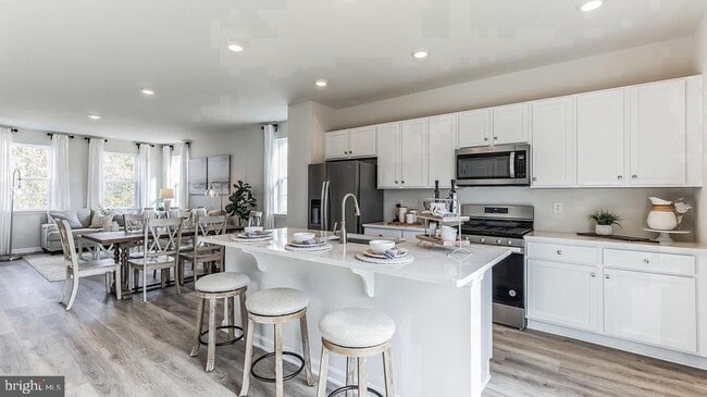 Photo - 284 Macoun Way