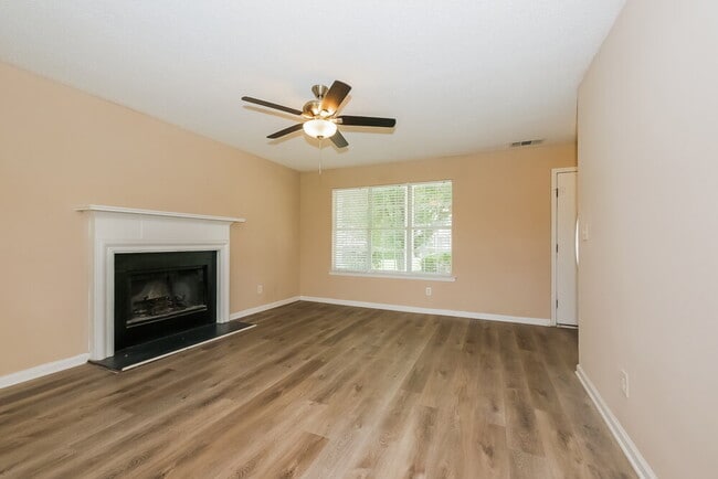 Photo - 255 Summer Hill Cir