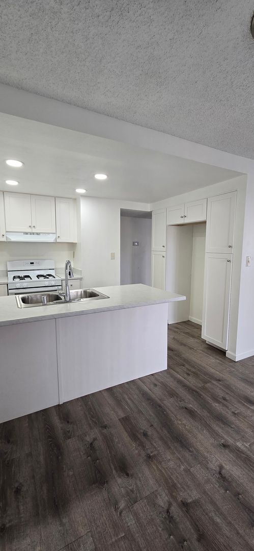Building Photo - Completely Remodeled Colton Condo in Gated Community