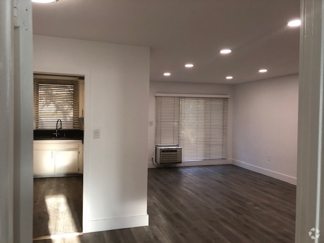 Building Photo - 11670 Sunset Blvd Unit #214 Rental