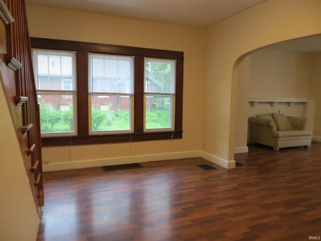 Photo - 119 S Bryan Ave