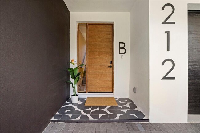 Photo - 212 W Euclid Ave