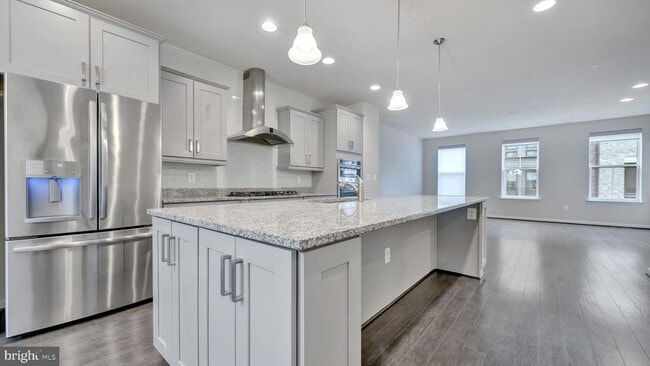 Building Photo - 513 Riversail Ln