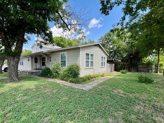 Photo - 5/2 Duplex - 51st/Guadalupe - Fenced Yard