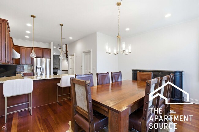 Photo - 952 N Racine Ave