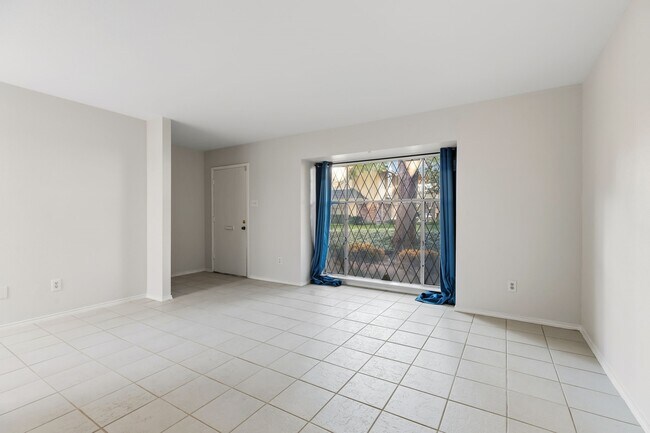 Photo - 6422 Burgoyne Rd Unidad 150