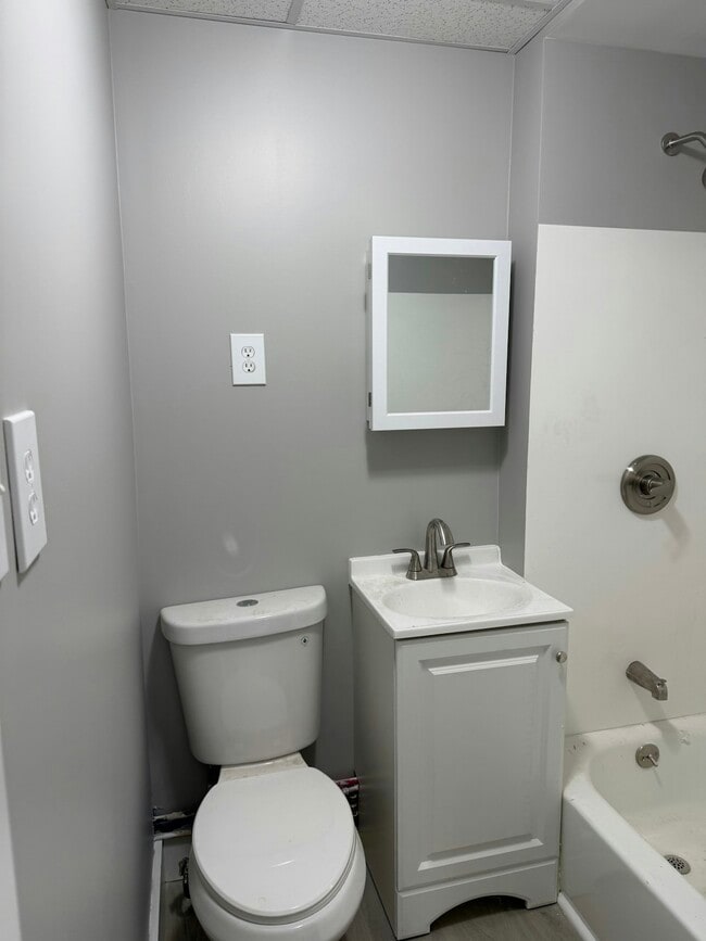 Photo - 137 Orange St Unit 1